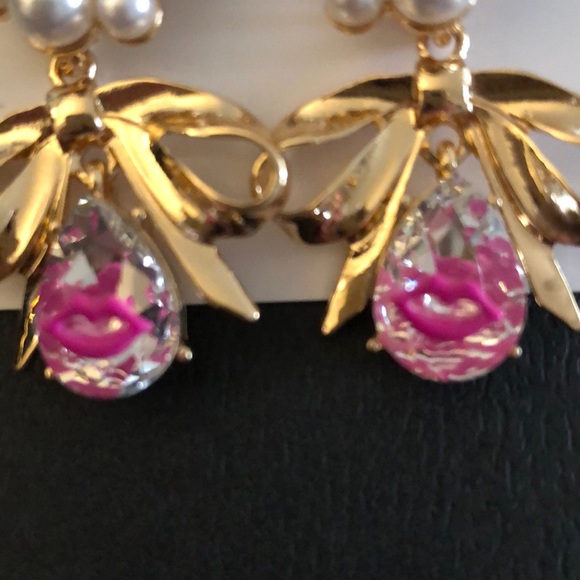 Betsey Johnson Faux Pearl Cluster & Gold Bow Crystal Drop Earrings Pink Lip NWT - Picture 11 of 13